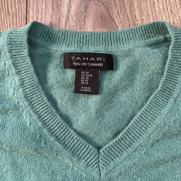 Tahari 100% 2 Ply Cashmere V Neck Teal Sweater Size XS - Picture 3 of 4